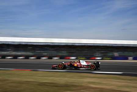 Lewis Hamilton, da Ferrari, em ação durante o TL1 do GP da Grã-Bretanha