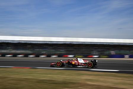 Lewis Hamilton, da Ferrari, em ação durante o TL1 do GP da Grã-Bretanha