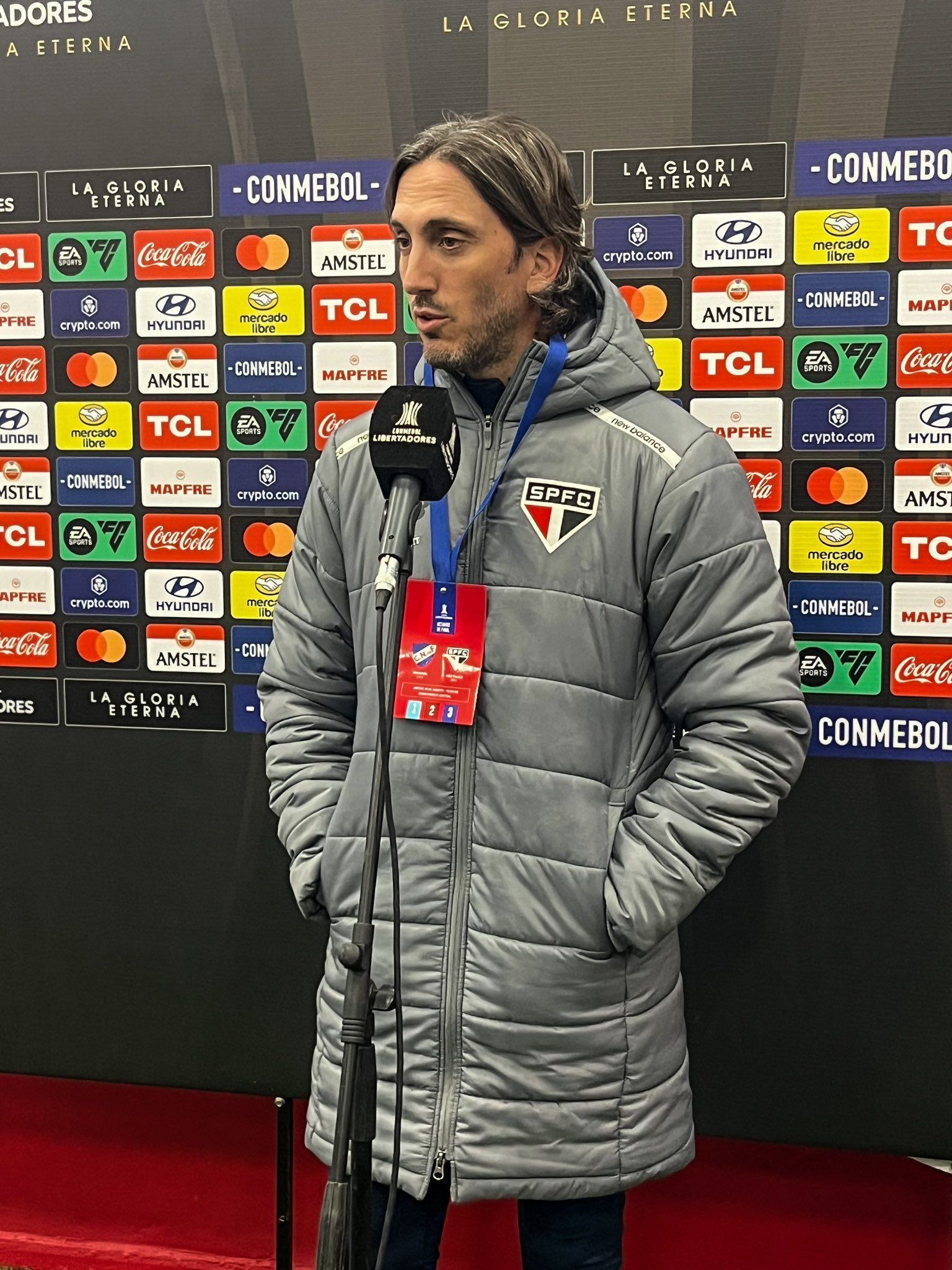 Zubeldía fica fora de clássico após levar 15º cartão no São Paulo