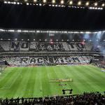 Atlético x San Lorenzo: torcida faz mosaico antirracista em jogo pela Libertadores