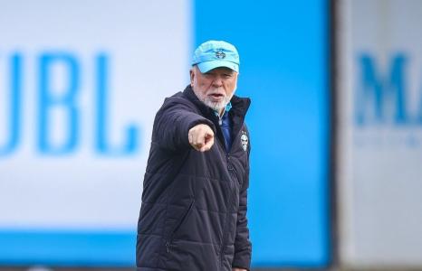 Mano Menezes monta equipe do Grêmio para jogo com o Cruzeiro