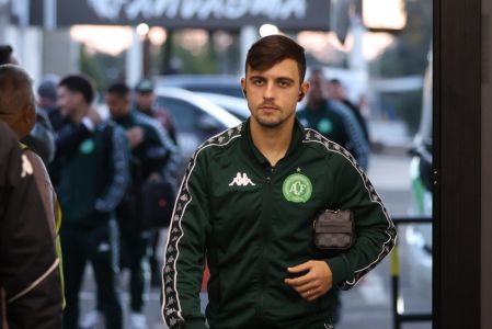 Carvalheira será titular da Chapecoense contra o Operário