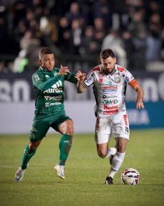 Operário recebeu a Chapecoense no Estádio Germano Krüger, em Ponta Grossa
