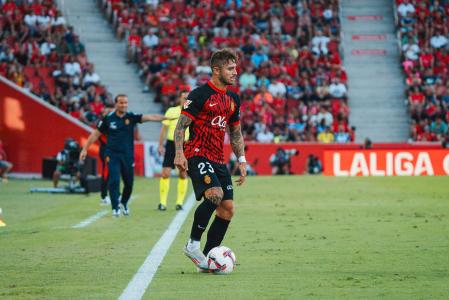 Pablo Maffeo, alvo do Atlético, em ação pelo Mallorca