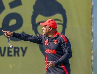 Roger Machado, técnico do Inter, prepara equipe para enfrentar o Santos