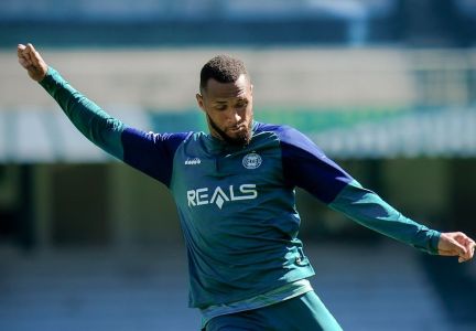 Gustavo Coutinho pode ser titular outra vez do Coritiba