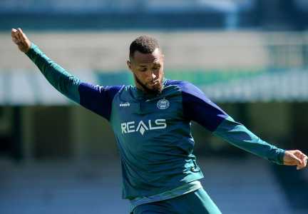 Gustavo Coutinho pode ser titular outra vez do Coritiba