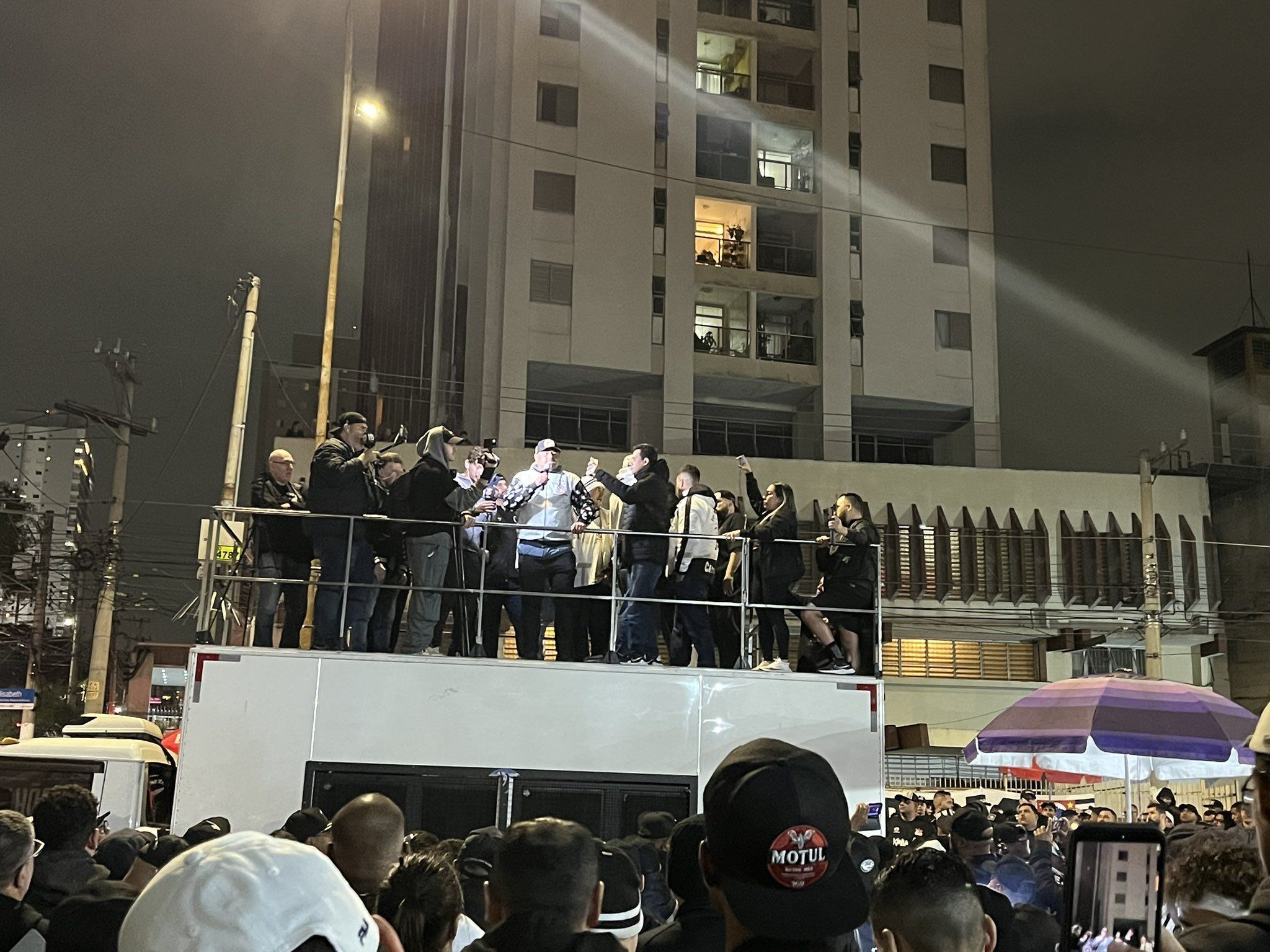 Gaviões se posiciona contra retorno de Augusto Melo à presidência do Corinthians