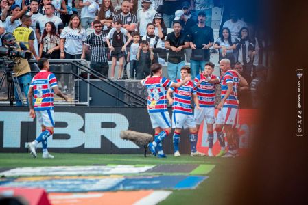 Jogadores do Fortaleza celebram gol no Brasileirão