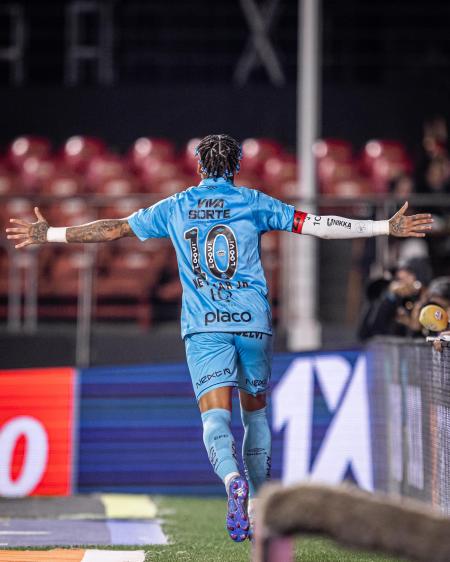 Neymar marcou dois gols na vitória do Santos sobre o Juventude, no Morumbis