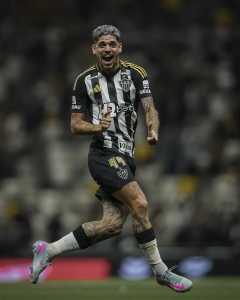 Rubens comemorando gol pelo Atlético
