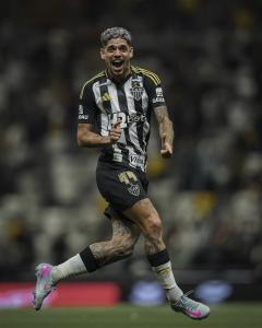 Rubens comemorando gol pelo Atlético