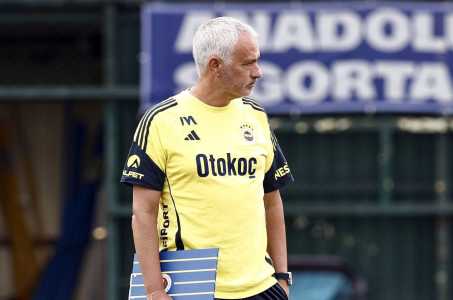 Mourinho está no Fenerbahçe desde 2024