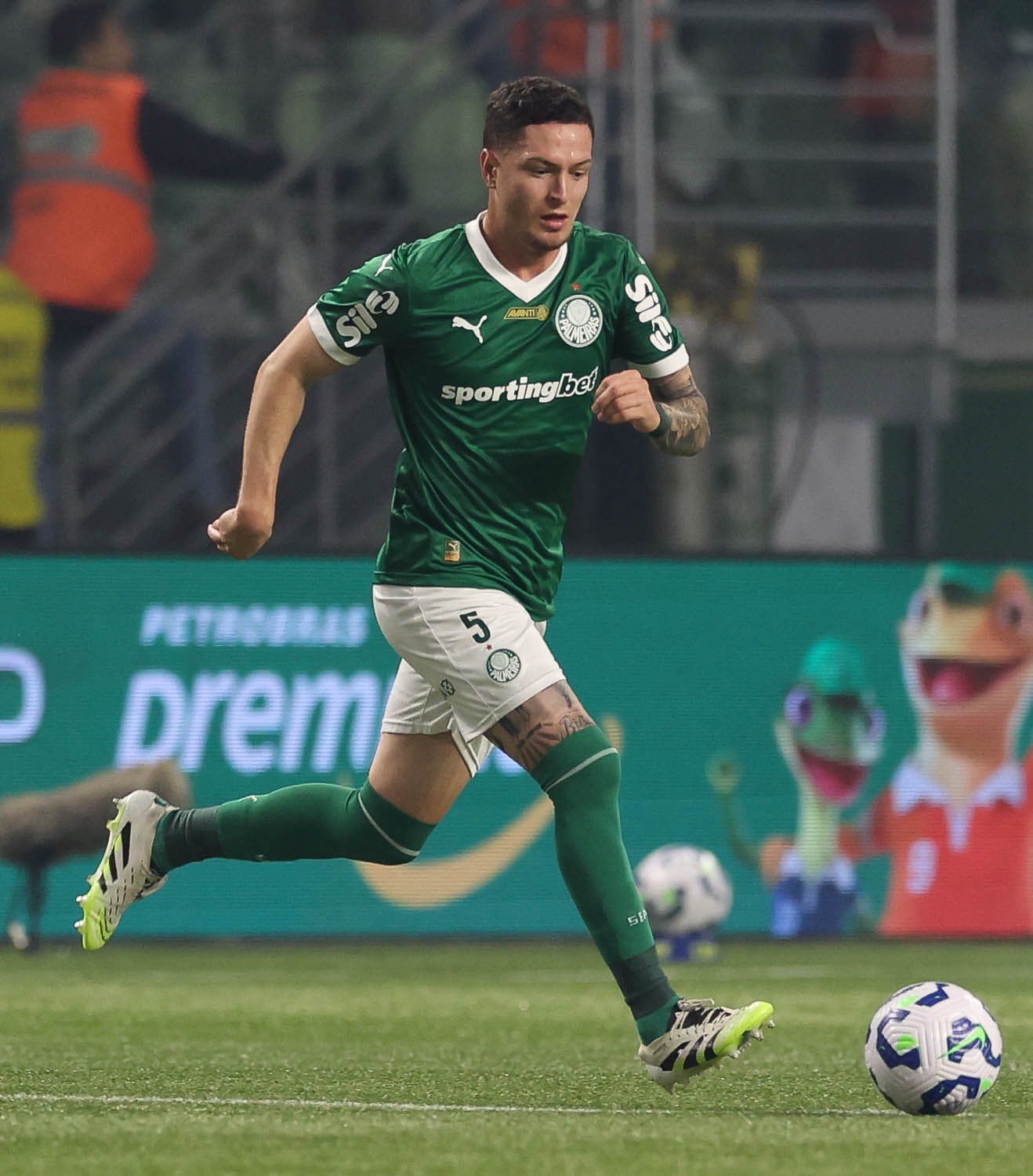 Aníbal quebra o silêncio após expulsão decisiva em Palmeiras x Corinthians