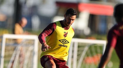 Giuliano está na lista de jogadores do Athletico-PR que podem assinar com outros clubes