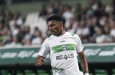Guilherme Brandão atuou em 25 jogos pelo Coritiba