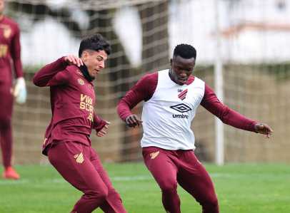 Athletico-PR aposta em estrangeiros para tentar melhorar campanha na Série B