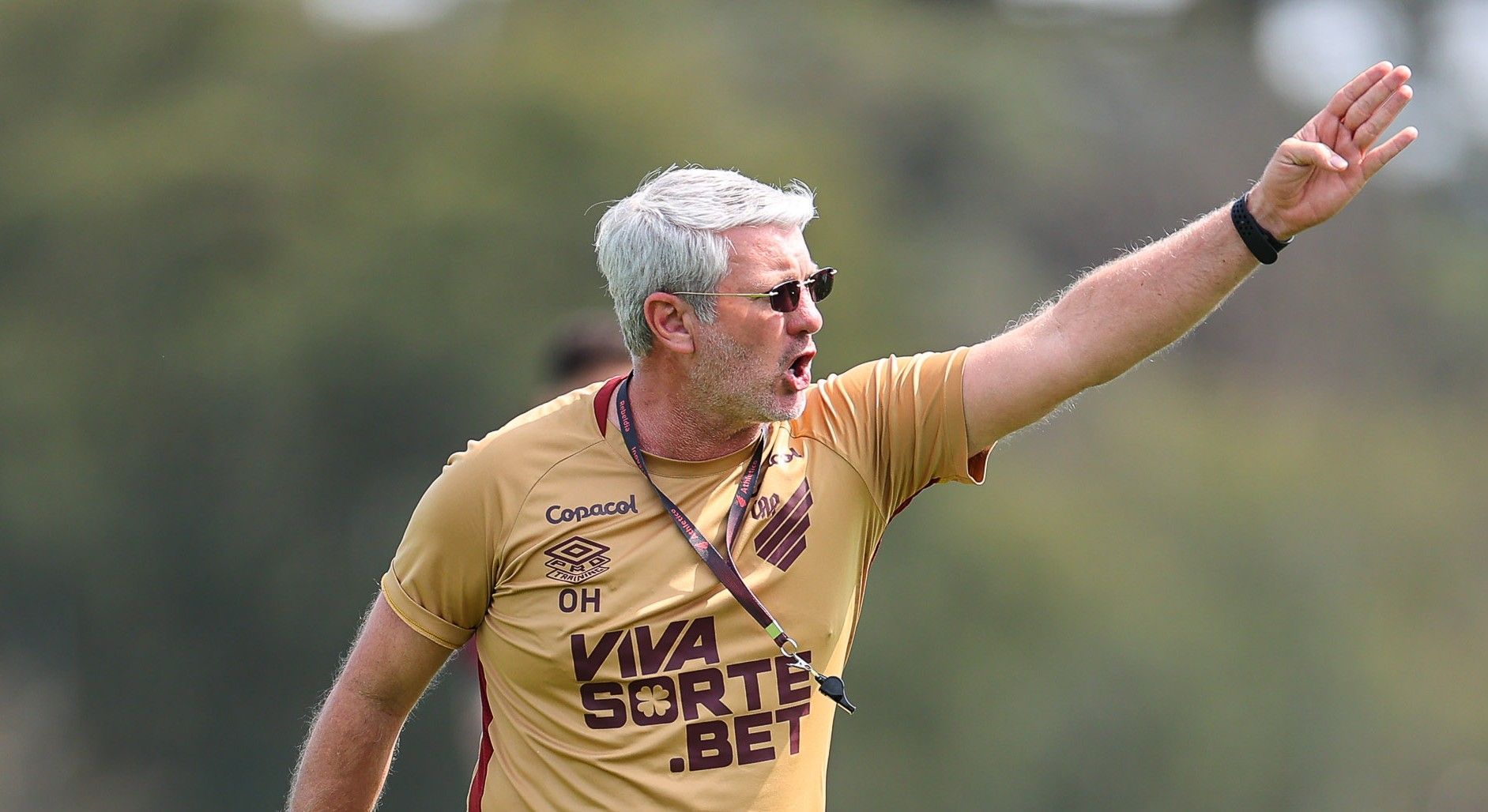 Athletico-PR tem retornos e baixas para duelo com Vila Nova; veja opções de Odair