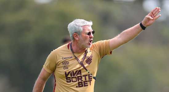 Odair Hellmann prepara equipe do Athletico-PR para enfrentar o Botafogo-SP