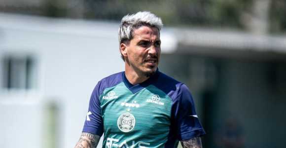 Josué será novidade no time titular do Coritiba contra a Ferroviária