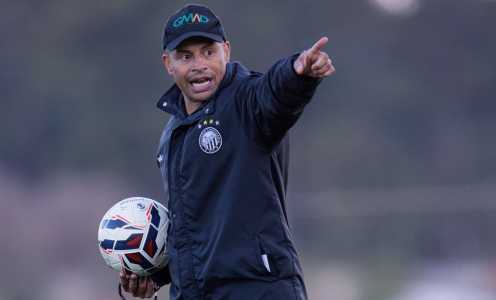 Ídolo do Coritiba, Alex de Souza é treinador do Operário