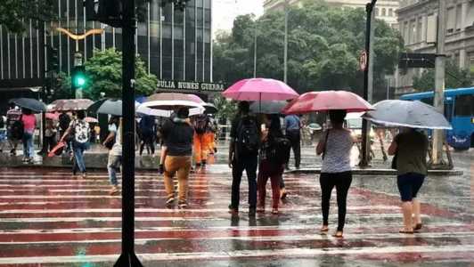 Há possibilidade de rajadas de vento que podem chegar a 50km/h em BH