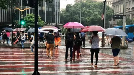 Há possibilidade de rajadas de vento que podem chegar a 50km/h em BH