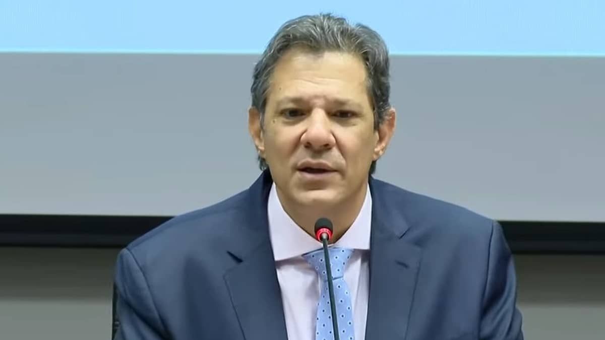 Haddad: Brasil gastará menos com juros 'se quem não paga imposto passar a pagar'