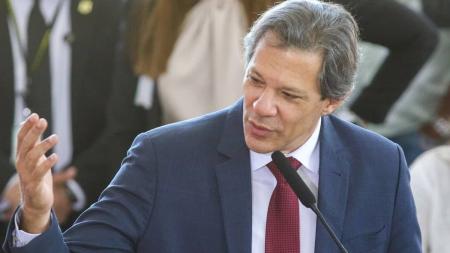 Haddad criticou condução do Banco Central após divulgação de desaceleração na prévia do PIB