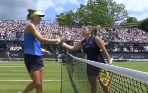 Bia Haddad e Jasmine Paolini se cumprimentam após quartas de final do WTA 500 de Bad Homburg