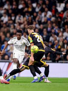 Vinicius Júnior marcou um golaço para o Real Madrid sobre o Rayo Vallecano