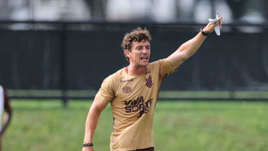 João Correia, técnico do Athletico Sub-20, comanda equipe de aspirantes no Campeonato Paranaense