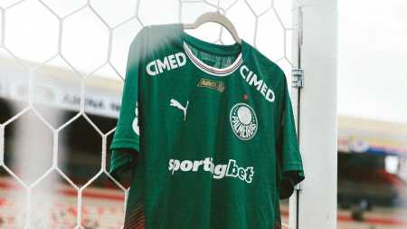 Camisa do Palmeiras no Estádio Santa Cruz, em Ribeirão Preto-SP