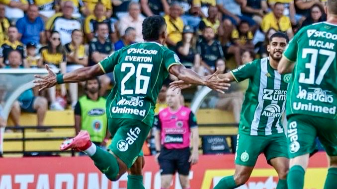 Chapecoense vence Criciúma e abre vantagem nas quartas do Catarinense