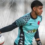 Vasco anuncia renovação de goleiro Halls até o final de 2024