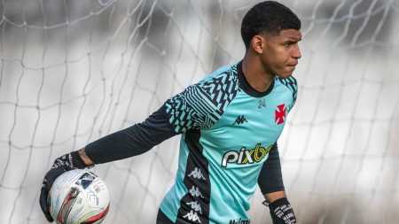 Halls renovou contrato com o Vasco até o final de 2024
