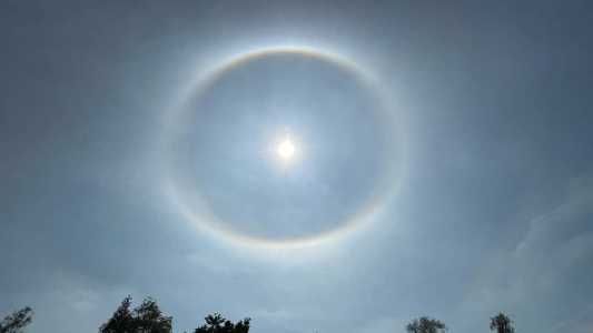 Halo solar: Conheça fenômeno que se formou no céu do México.
