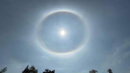 Halo solar: Conheça fenômeno que se formou no céu do México.