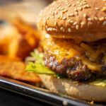 Dia do hambúrguer: confira indicações de restaurantes e promoções em BH