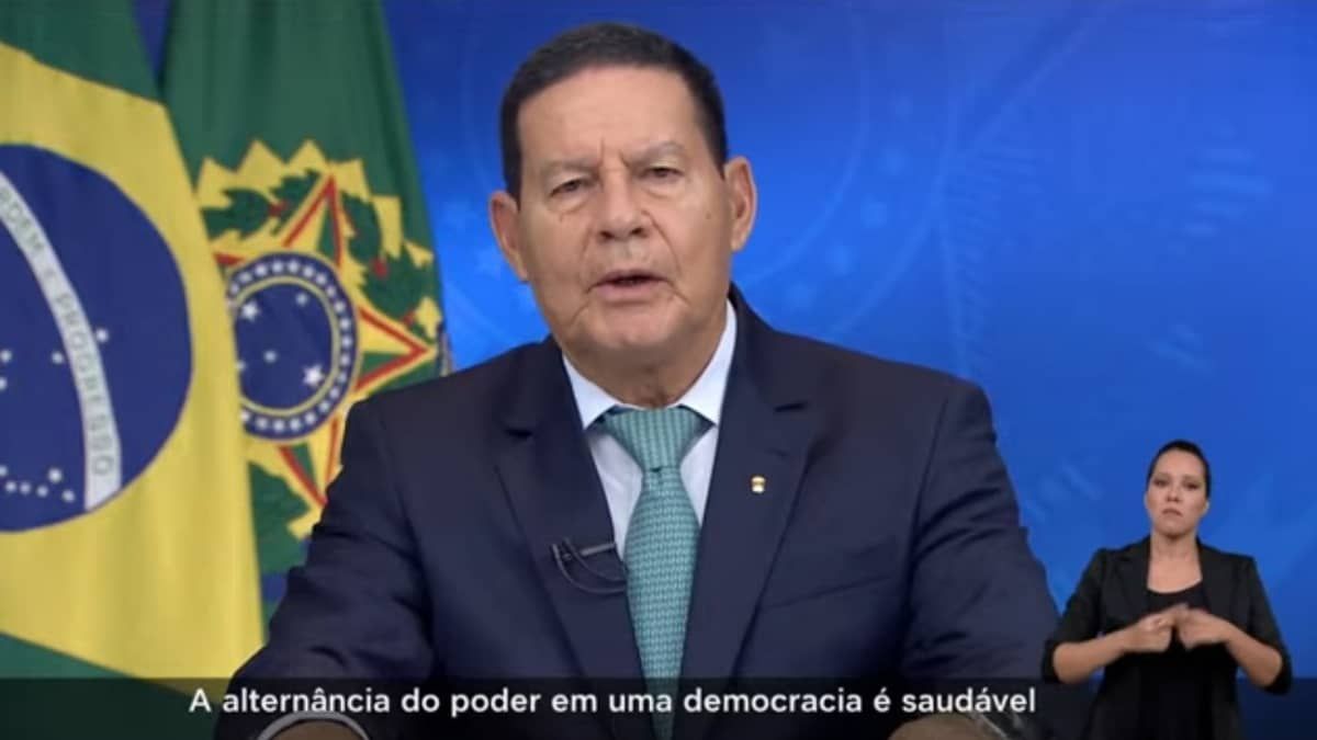 'Mudaremos de governo, mas não de regime', diz Mourão em pronunciamento na TV
