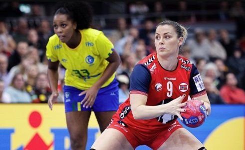 Lance de Noruega 33 x 14 Brasil, pelo Mundial Feminino de Handebol 2025