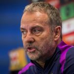 Flick faz revelação sobre Raphinha, desfalque no Barcelona por três jogos