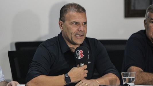 Harlei Menezes durante entrevista coletiva