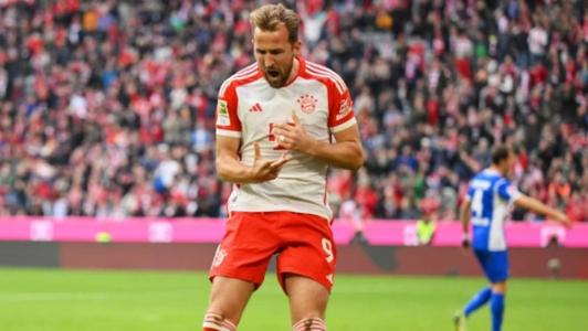 Harry Kane marcou três vezes na goleada do Bayern de Munique, na Allianz Arena