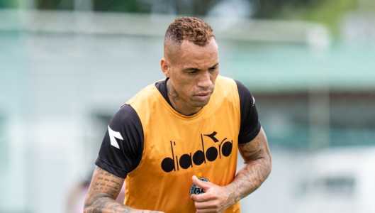 Breno Lopes pode seguir no time titular do Coritiba