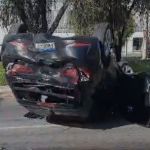 Vídeo: carro é atingido por caminhão, bate em sinal e capota na Via Expressa de Contagem