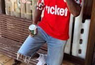 Ex-jogador da NFL faz homenagem póstuma a ídolo de tradicional clube do Brasil