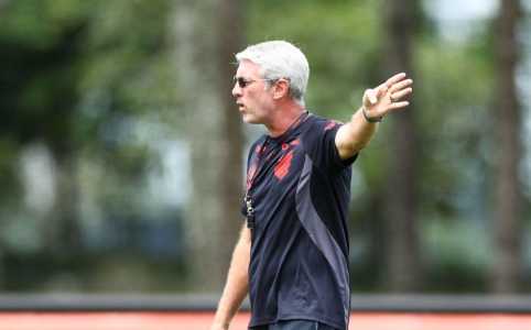Odair Hellmann prepara Athletico para partida contra o Corinthians