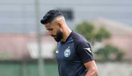 Felipe Jonathan vive expectativa para estrear pelo Coritiba