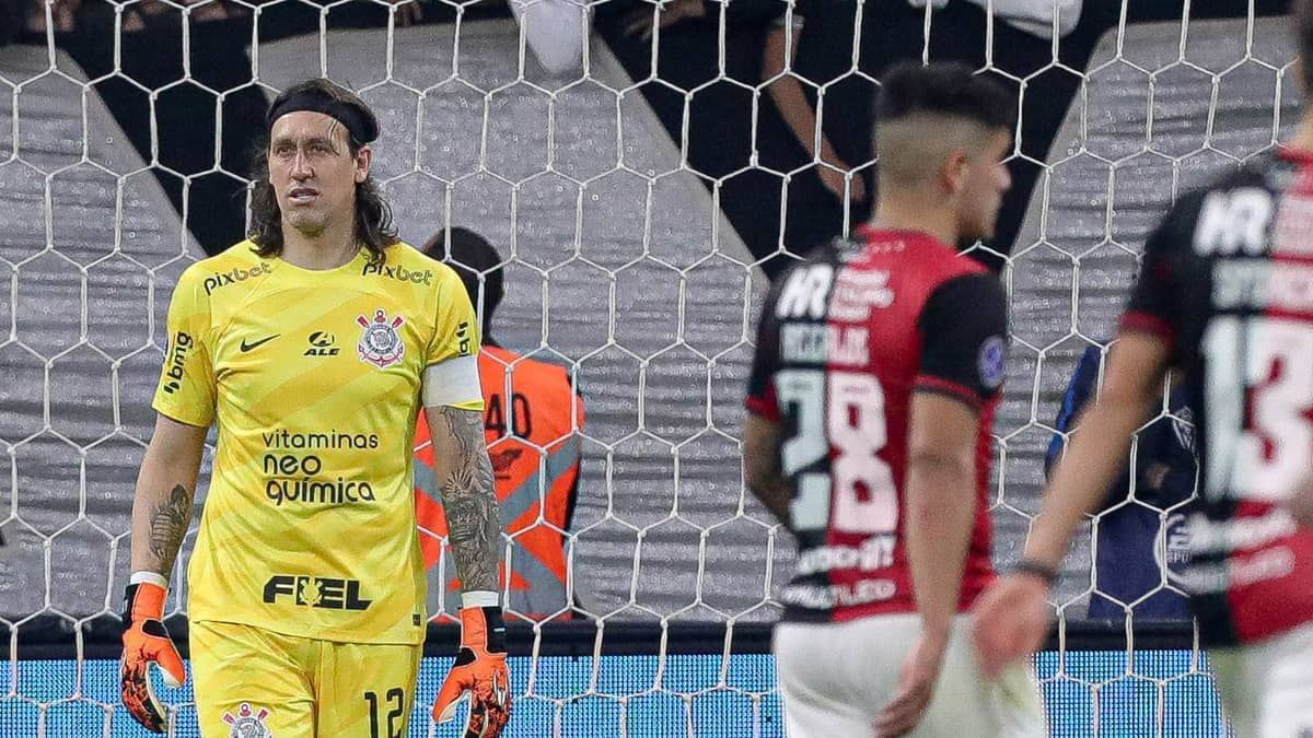Treinador do Newell's elogia Corinthians e projeta volta
